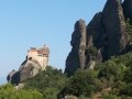 絶景！奇岩の頂上に建つ修道院群、中空の聖地メテオラ