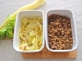 セロリの常備菜レシピ2種！甘辛そぼろと浅漬けの作り方