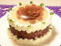 花が咲いたケーキレシピ……フラワーゼリーの華やかチョコケーキ