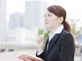 自分を褒められない人は相手も褒めることができない