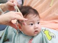 赤ちゃんの散髪のやり方！初めての散髪はいつから？どのくらい切る？