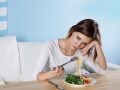 落ち込んだ時は食べるべき？うつ気味で食欲不振のときの対処法