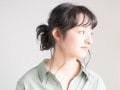 黒髪のお団子ヘアアレンジ！重たく見せないおしゃれな髪型