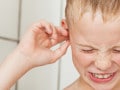 耳に水が入ったときの治し方・水抜き…ガサガサ音が取れない時の注意点