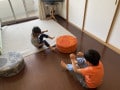 外出自粛のストレスを親子で発散！室内でできる運動遊び