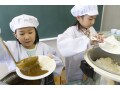 パーテーション、フェイスガード…学校給食での新型コロナ対策に必要？
