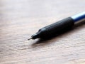 油性なのに書きやすい！トンボ鉛筆の名品「モノグラフライト」の魅力