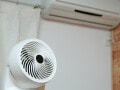 「エアコンとサーキュレーターの併用はすべき？」に家電のプロが回答！ 扇風機とは何が違うの？