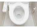 増加中の「座りション」でトイレの汚れは減る？「座りション」で汚れる場所クイズで5割以上が回答できなかった場所とは