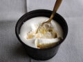 グルグル混ぜて！ローソンの「まぜまぜとろりんチーズケーキ」は味変ができて楽しい