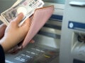 『稼ぐ人はなぜ、長財布を使うのか？』から12年、亀田潤一郎さんの危機時代の最新マネー術