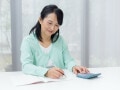 私は70歳、妻が65歳になり、私の加給年金が打ち切りになりました。減額された分は妻がもらえるのですか？