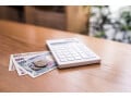 現在64歳。あと3年間ぐらいは、月収10万円のパートを続ける予定。将来もらえる老齢厚生年金は、いくら増えるの？