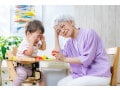 「孫育て」は正直つらい⁉二度目の子育てを楽しむシニア、一方で「面倒は見ない」宣言する人も