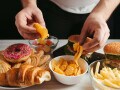 どこまでも食に「意地汚い」夫に憤る妻たち。夜中に偶然見てしまった光景にガックリ…