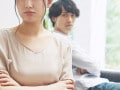 外面がいいのに家では威張る…「内弁慶なモラハラ夫」の対処法とは？