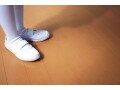 えっ!?「上履き廃止」の小中学校が増えている？フットケアの専門家もすすめる「一足制」のメリットと壁