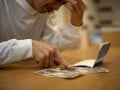 年金を65歳からいただいています。働いて厚生年金保険料も払ってますが、払わなくてもよろしいのでしょうか？