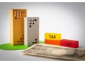 64歳になり老齢年金を受けながら仕事をしています。給料は350万円ほどです。確定申告は必要ですか？