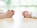 「神経を逆撫でする人」が身近にいたら？大雑把な言動で義実家を出禁になった“がさつ妻”も