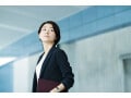 62歳から特別支給の老齢厚生年金を受給しています。これから月給40万円で会社員として就職すると、年金は減額されるのでしょうか？