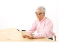 月の年金37万円・資産4000万円で「月2回の安いゴルフに、図書館で本を読むのが楽しみ」65歳男性のリアルな老後生活