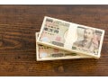 65歳になる夫の給与と企業年金を含めた年金の総合計は50万円を超えてしまいますが、企業年金も在職老齢年金の計算に含めますか？