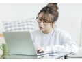 毎月5000円から積み立て「暴落して辛くても焦らない」21歳・アルバイト女性がオルカンに約1年投資したら？