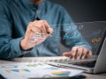 33歳会社員の男性、貯蓄600万円。毎月3万円の投信積立＆下落時にスポット購入。このまま続けていい？