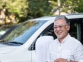 月の年金26万円「日本中の温泉地を車で回っている」元公務員78歳の節約ゼロの老後生活