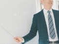 「無駄な支出を徹底的に省くのが信条です」世帯年収980万円・60歳学習塾副校長の“リアルな収支内訳”