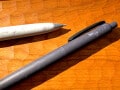 見た目も触感も今までにない。トンボ鉛筆が“海水由来の素材”で作ったシャープペン「FUMI」の開発秘話