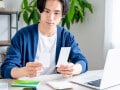 「貯金に回せるお金が増えた」世帯年収600万・既婚男性が物価高で“真っ先に削った”支出