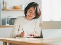 65歳になり、パート収入と年金をもらっています。配偶者の扶養に入っていられるのは年間いくらまで？
