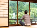 「宿の快適さは妥協しない」世帯年収650万円・62歳男性が“旅行”のために日々の生活で抑える出費