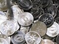 「久しぶりに1円玉を量産しています！」造幣局の投稿が話題。“ピカピカの令和8年版”はお宝に化ける？