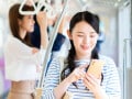「今月なぜかお金がない……」散財する人の共通点。電車で10分スマホを触るだけの“自動家計簿”術
