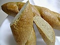 ヘルシーな手づくりパン　全粒粉のフランスパン