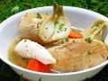 ダッチオーブンで作る丸鶏のポトフのレシピ！人気のキャンプ料理