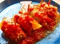 豚バラ薄切りチーズロールのトマト煮