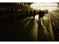 英語で電車の「ホーム」は通じない⁉ タクシーや電車の英単語