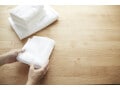 タオルやスタイのピンク汚れ、原因とは？ 洗濯方法を見直そう