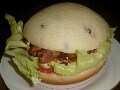 お釜パンで作る、すごく大きなハンバーガー