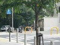 歩行者の通行を妨げてはいけません