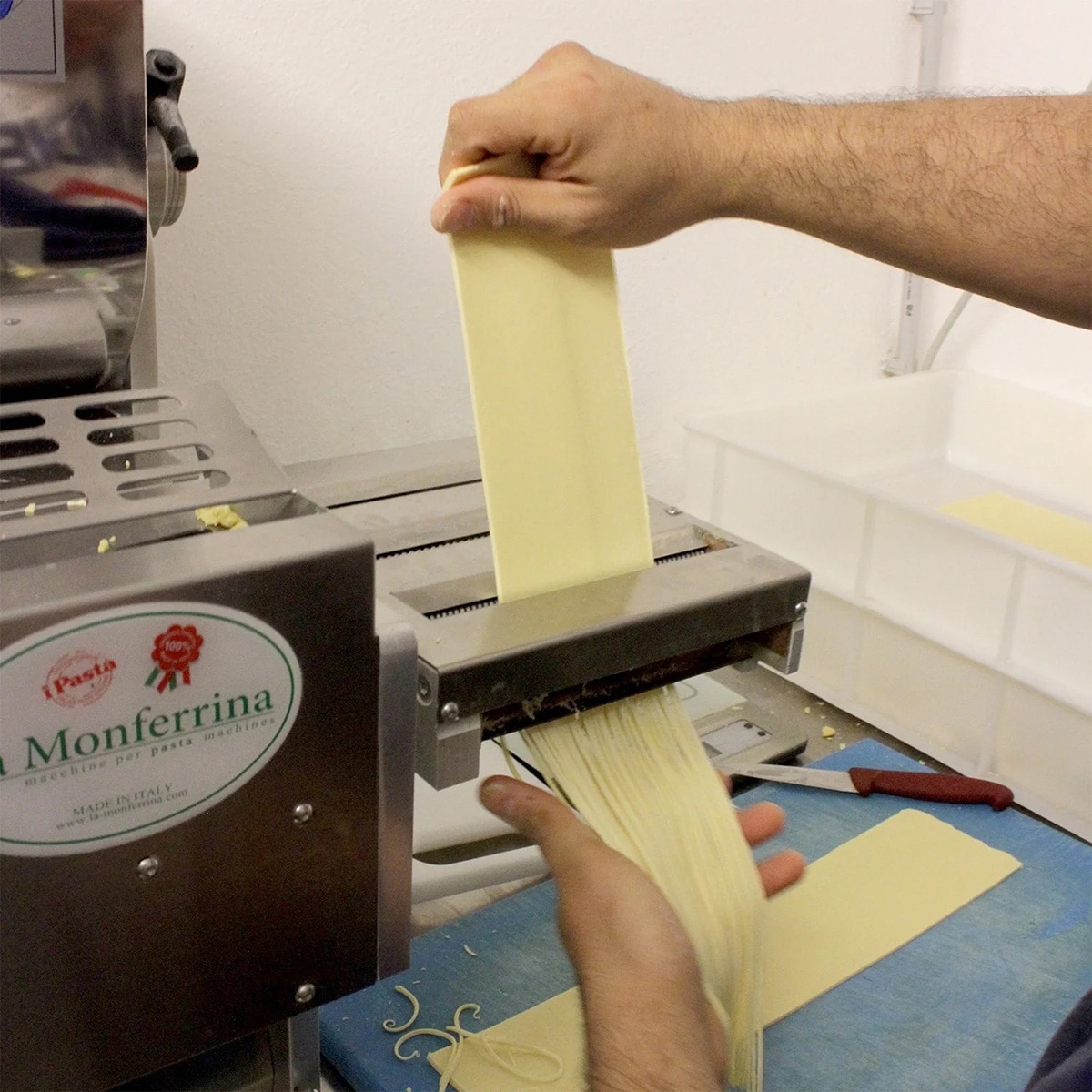 ミラノ本店の製麺風景（2014年撮影）