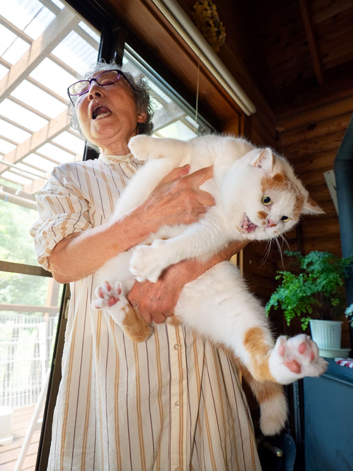 写真集『メイ先輩』より（写真・MARCO）