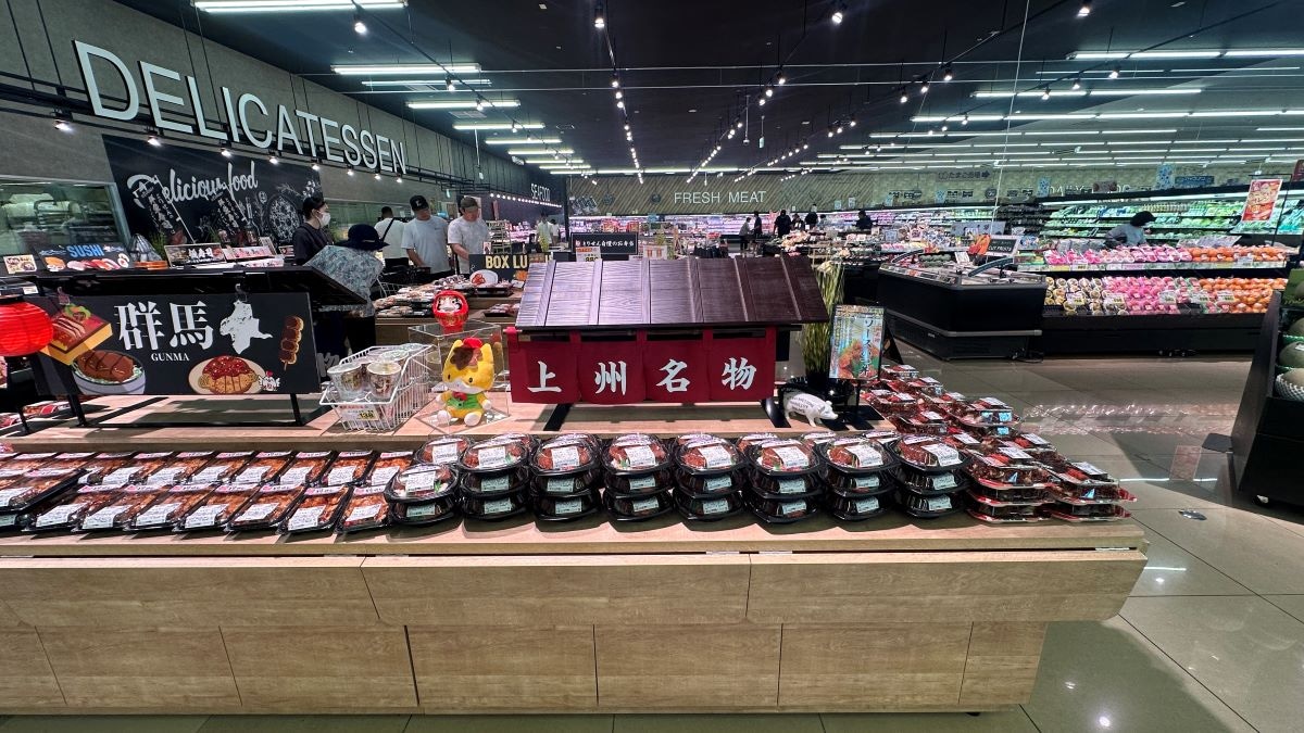 味噌やソース、甘いタレが地元の味。これぞ上州名物とりせん自慢の惣菜売り場！