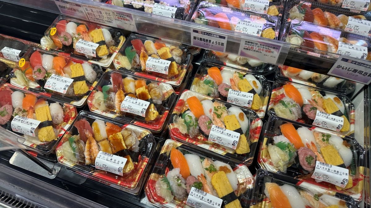 オギノ特製「かいじ寿司」は、ネタに甘いタレを塗った郷土の味