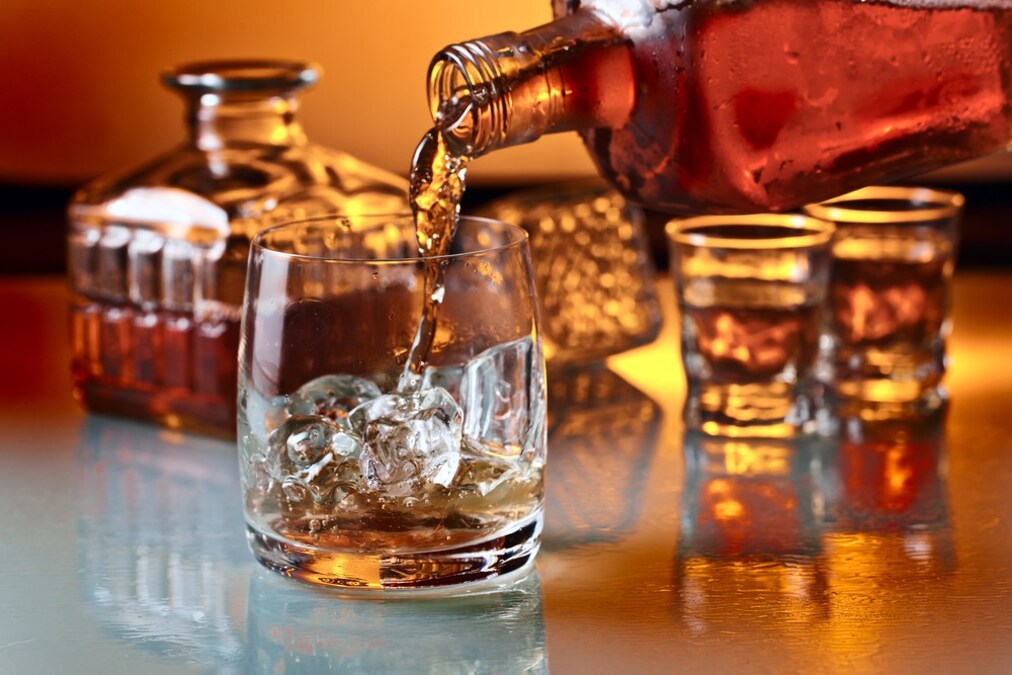 アイラウイスキーのおすすめ人気ランキング10選｜銘柄や蒸留所で味・香りが変わる！