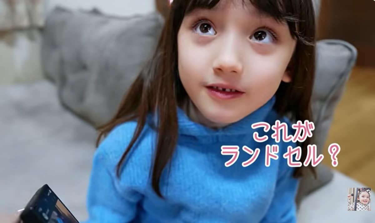 シングルファザーの親子YouTuber「バイリンガルエミリ」